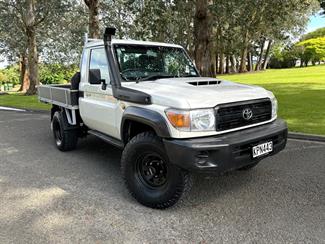 2017 Toyota Landcruiser - Thumbnail