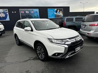 2021 Mitsubishi Outlander - Thumbnail