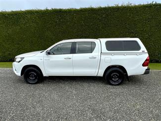 2017 Toyota Hilux - Thumbnail