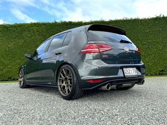 2014 Volkswagen Golf - Thumbnail