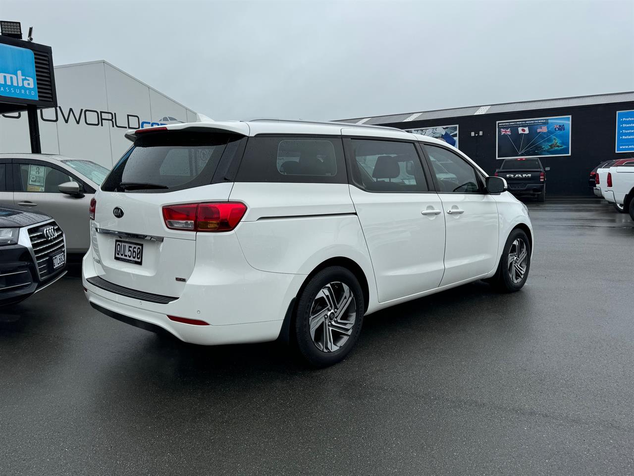 2017 Kia Carnival