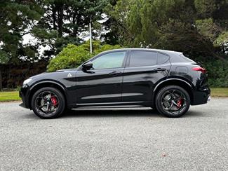 2019 Alfa Romeo Stelvio - Thumbnail