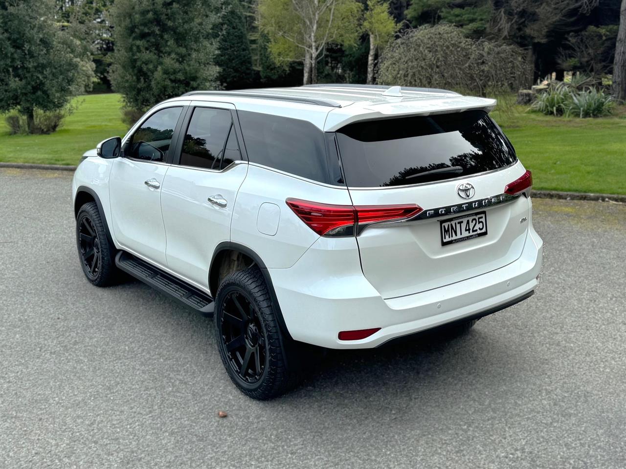 2019 TOYOTA Fortuner