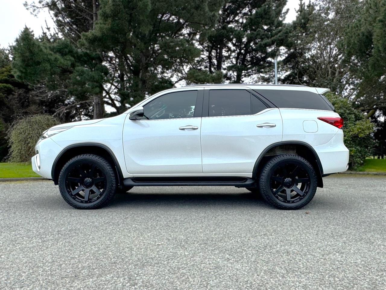 2019 TOYOTA Fortuner