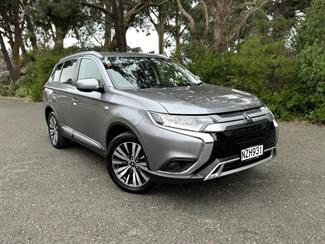 2022 Mitsubishi Outlander - Thumbnail