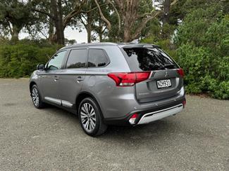 2022 Mitsubishi Outlander - Thumbnail