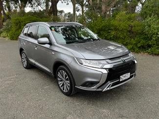 2022 Mitsubishi Outlander - Thumbnail