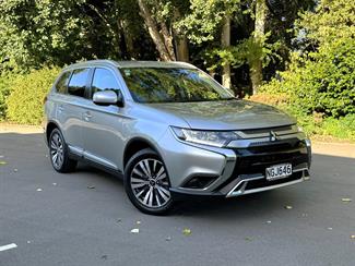 2021 Mitsubishi Outlander - Thumbnail