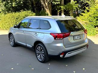 2021 Mitsubishi Outlander - Thumbnail