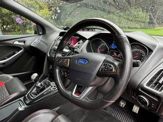 2016 Ford Focus - Thumbnail